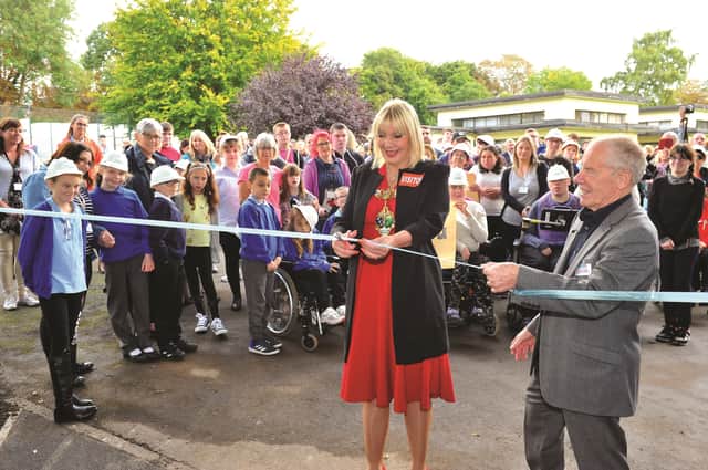 The Mayor of Rotherham, Cllr Eve Rose Keenan, cuts the ribbon to officially open the woodland trail. 171550-12