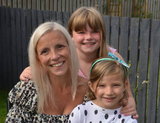 Helen Davy with daughters Annalise (8) and Kairen (6)