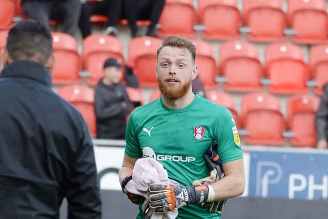 Viktor Johansson has a shoulder issue