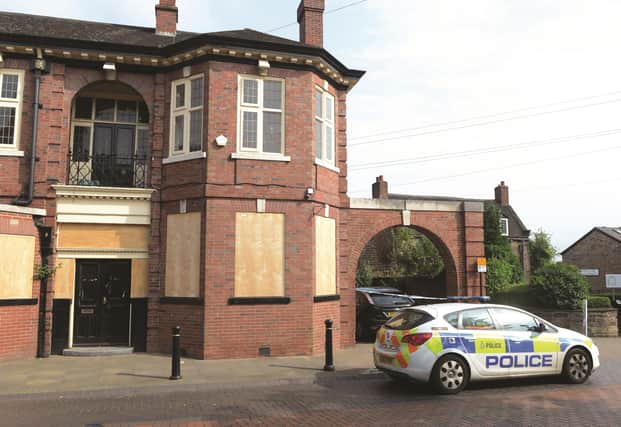 Police cordon at the old Cross Keys pub in Rotherham town centre.171062-2