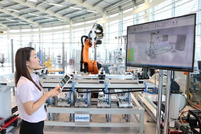 AMRC’s Ruby Hughes creating a digital twin of high-tech equipment at Factory 2050