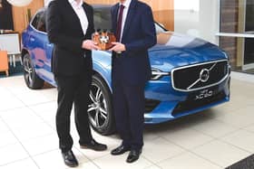 OLVO XC60 WINS UK CAR OF THE YEAR 2018 John Challen left and Jon Wakefield right