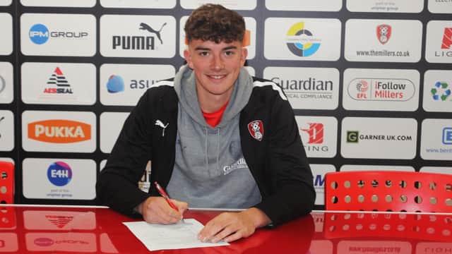 Hamish Douglas signs his first pro deal
