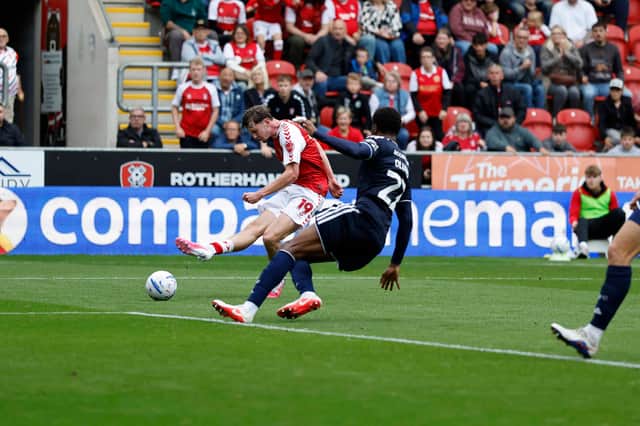 George|Sebine threatens for Rotherham United against Salford City