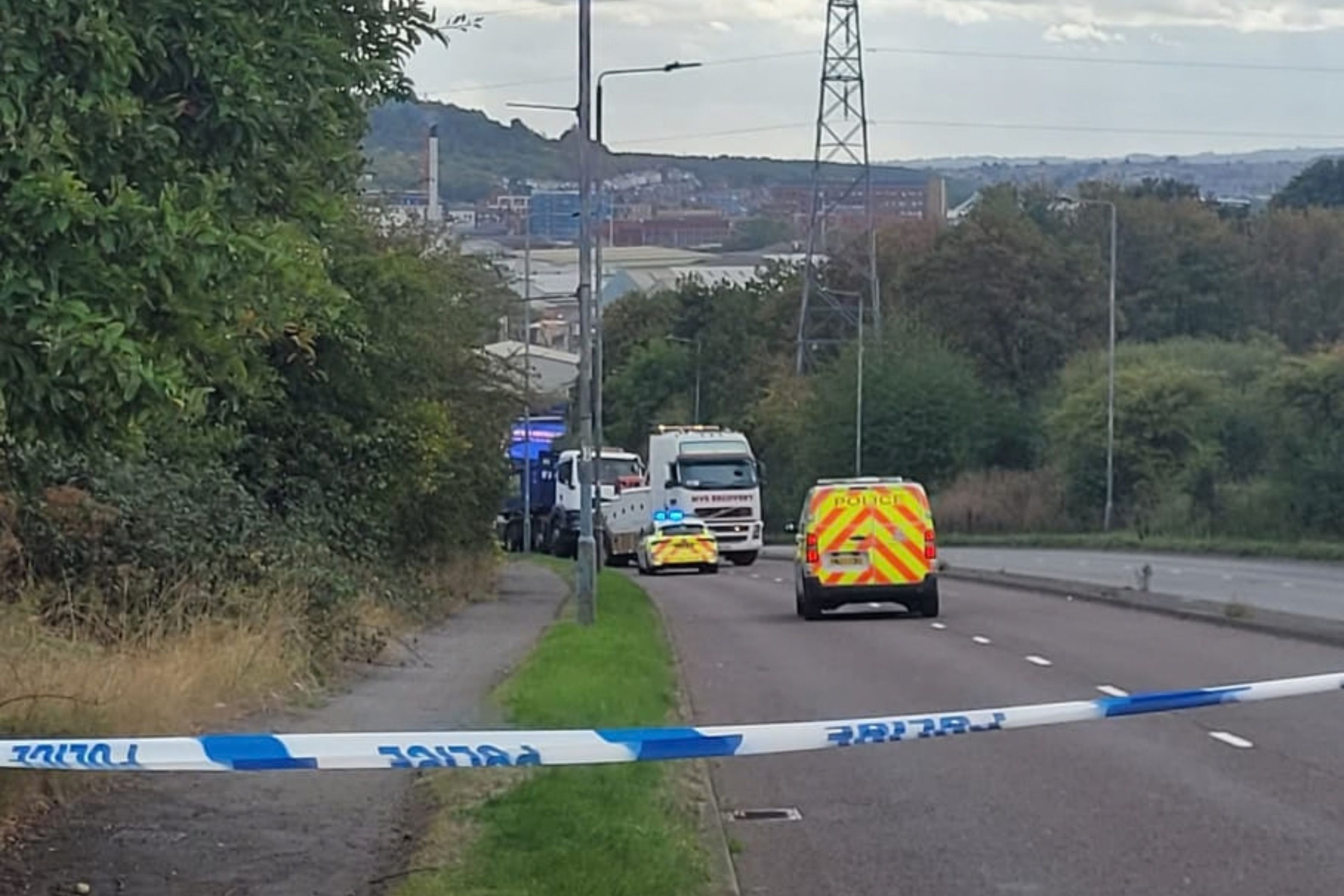Truck seen getting towed away as police close part of dual carriageway