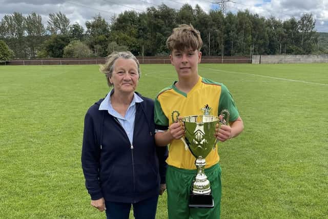 Ernie’s widow Diane presented the trophy to winning captain Seth Butcher (Rotherham U15s captain)
